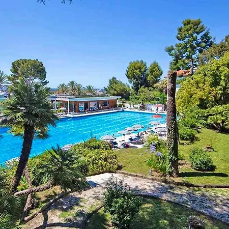 Con Piscina E Parco Apartmán *